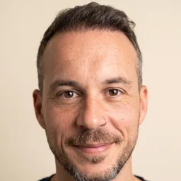 Javier, del equipo de Prestaciones por Nacimiento